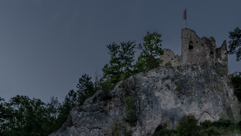 Ruine Johannstein bei Nacht, © Gerald Engelberger